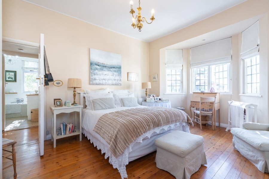 2 Bedroom Property for Sale in Sea Point Western Cape